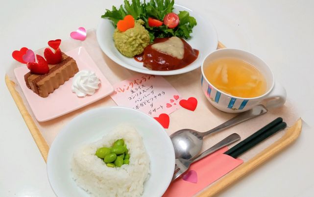おしゃれな食事トレー