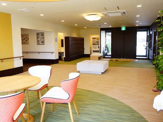 明るいロビーの様子