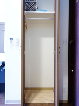 シンプルなクローゼット