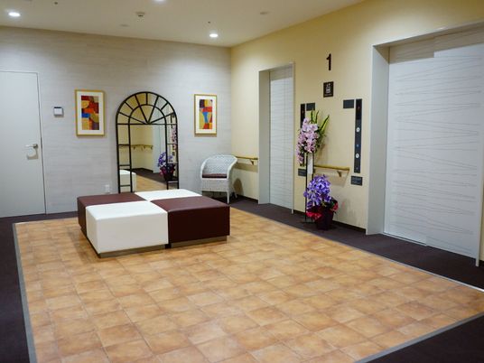 ロビーの装飾と家具