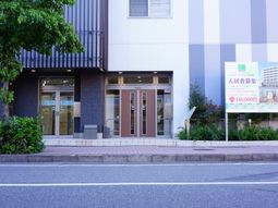 清潔感あるエントランス