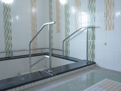 バリアフリー設計の浴室