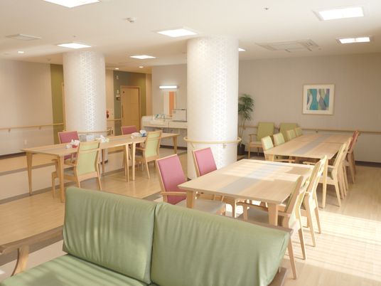 明るいダイニングスペース