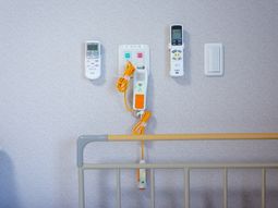 ベッド周りのコントロール機器