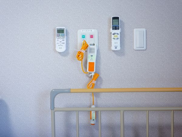 ベッド周りのコントロール機器