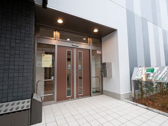 建物入口の出入口  
