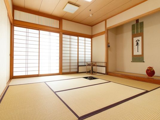 明るい和室の角部屋