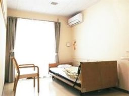 明るい居室の一角