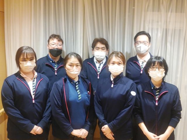 笑顔が印象的なスタッフ スタッフイメージ 笑顔を絶やさないスタッフと共に、質の高い介護を提供しましょう。