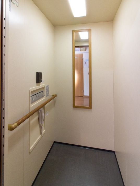  手すり付き廊下の角 