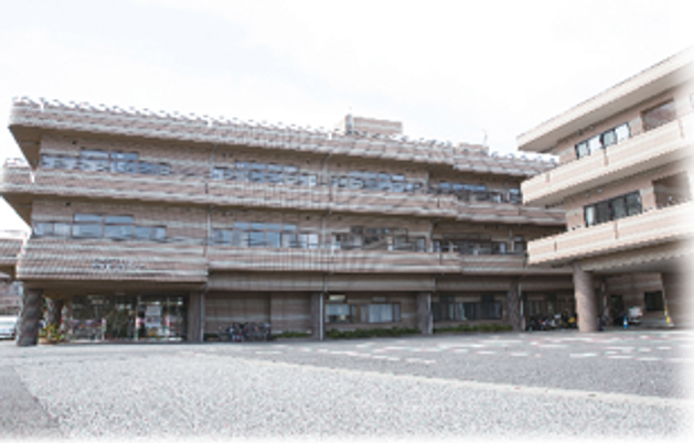 広い建物の外観