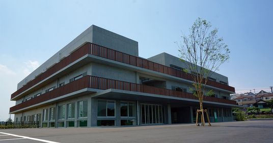 広々とした外観