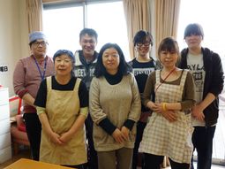 笑顔のスタッフグループ