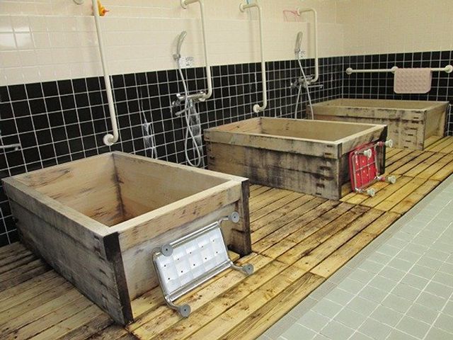 木製浴槽の浴室