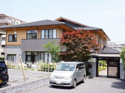 和風の外観の建物