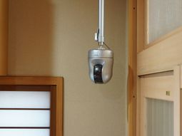 監視カメラ設置された廊下