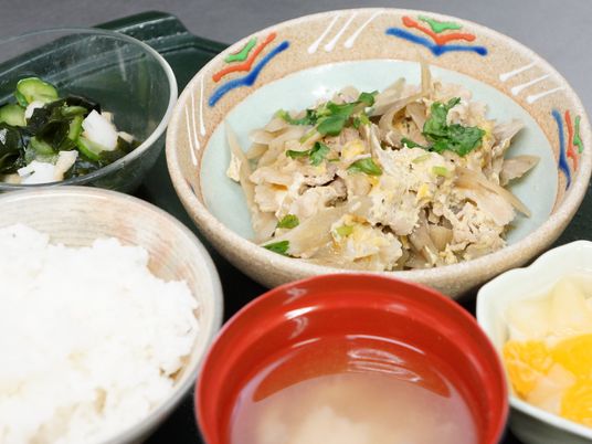 栄養満点の食事セット