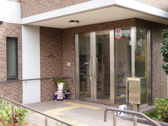 エントランスの外観