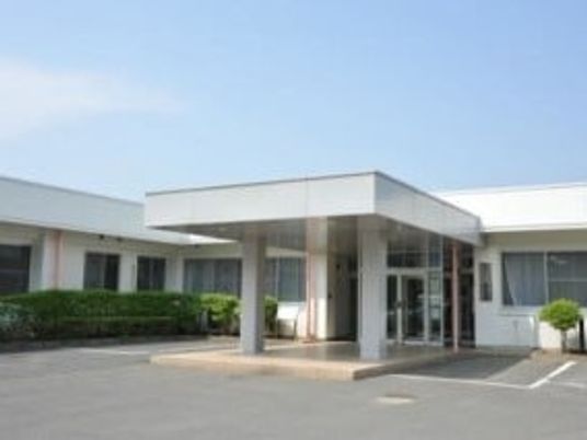 正面玄関の外観  