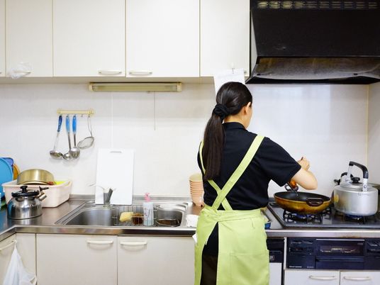 ひとりひとりの好き嫌いや利用者を想って毎食作られる料理。その一品一品を作る調理場がこちら。毎食のおいしさがここから生み出される。
