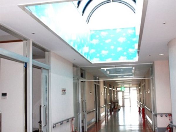 明るい室内の廊下