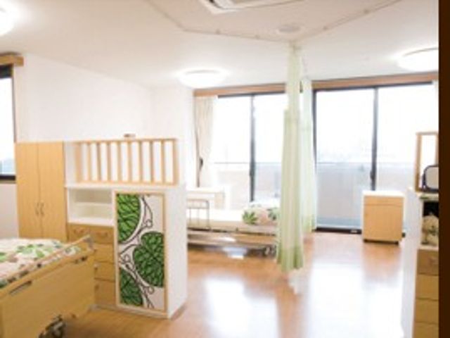 明るく広い居室 居室 自然光がたっぷり入る広々とした居室です。心地良く過ごせる空間をご提供します。