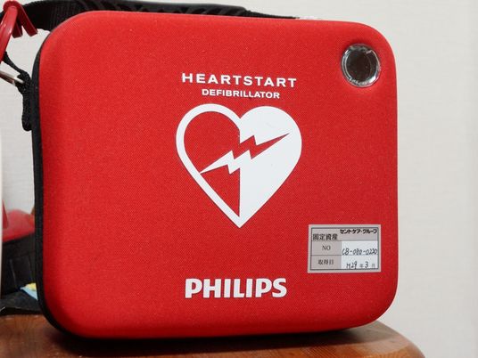 赤いAEDキャリングケース