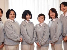 スタッフの集合写真