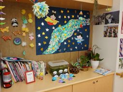 創作活動が彩る壁面