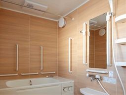 バリアフリーの浴室設備