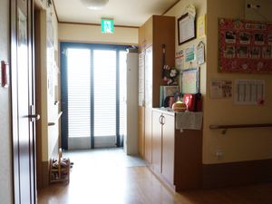 廊下の明るい一角