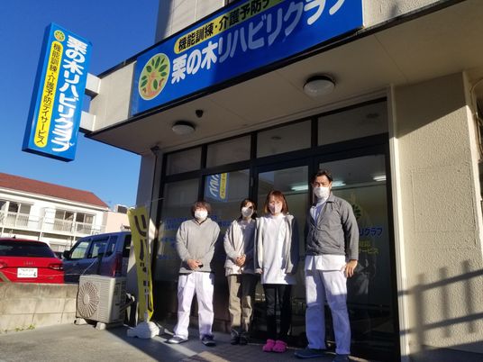 スタッフが立つエントランス