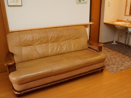 茶色ソファのあるリビング