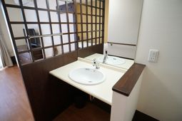 清潔感ある洗面台設備