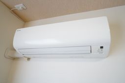 壁掛け型のエアコン