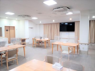 ゆったりした空間のダイニングルーム