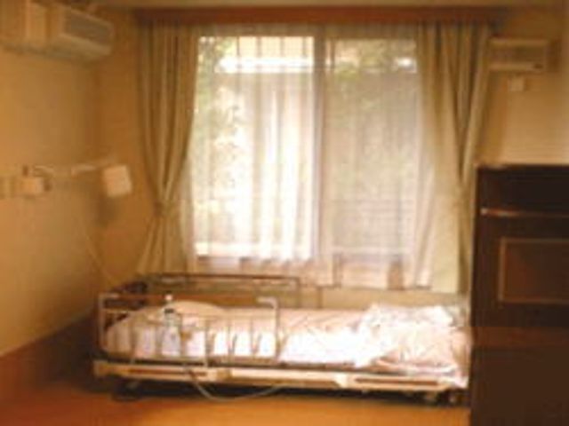 優しい光が入る居室 居室 広い窓から優しい自然光が差し込む個室で、穏やかな雰囲気の中、ゆったりと過ごせます。