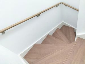 木製階段の踊り場  