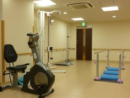 機能訓練用具が整う部屋