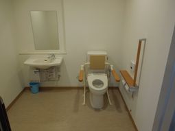 バリアフリー設計のトイレ