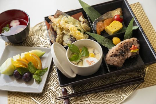 彩り豊かな食事の料理