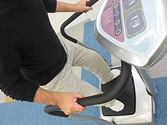 トレーニング機器の機能訓練室 機能訓練室 快適なトレーニング機器が揃った室内です。初心者でも安心してご利用いただけます。