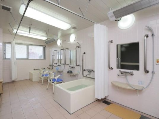 明るい洗面浴室設備