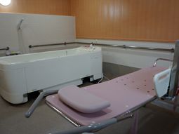 清潔な浴室設備