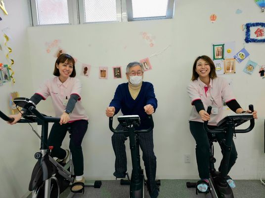 笑顔で運動中の様子