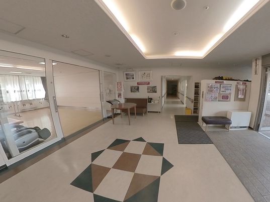 明るく広々としたエントランス