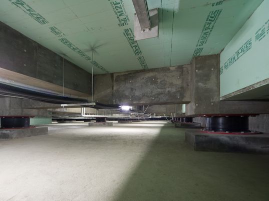 基礎構造の下の空間