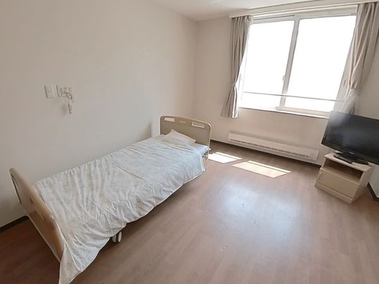 明るく広々とした居室