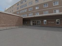 広々した施設のエントランス