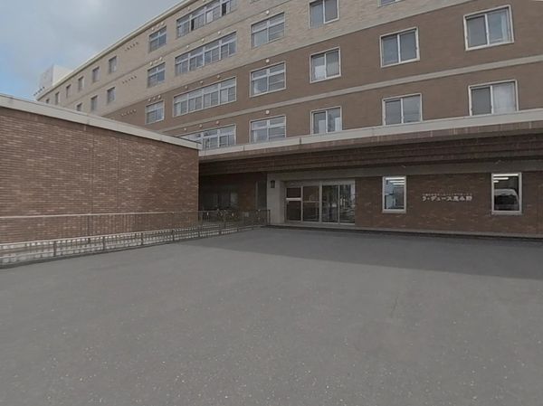 広々した施設のエントランス